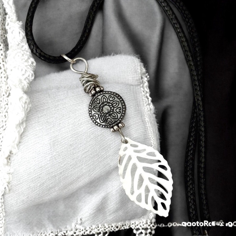 5 For $25💫Silver Filigree Leaf Pendant Necklace